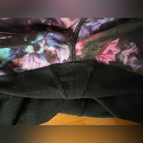 Lululemon Spring Has Sprung Leggings | Size 4 - Picture 6 of 6